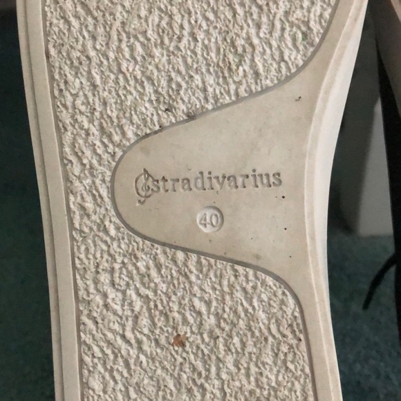 Stradivarius Sneaker- Zipper Detail - Picture 5 of 5